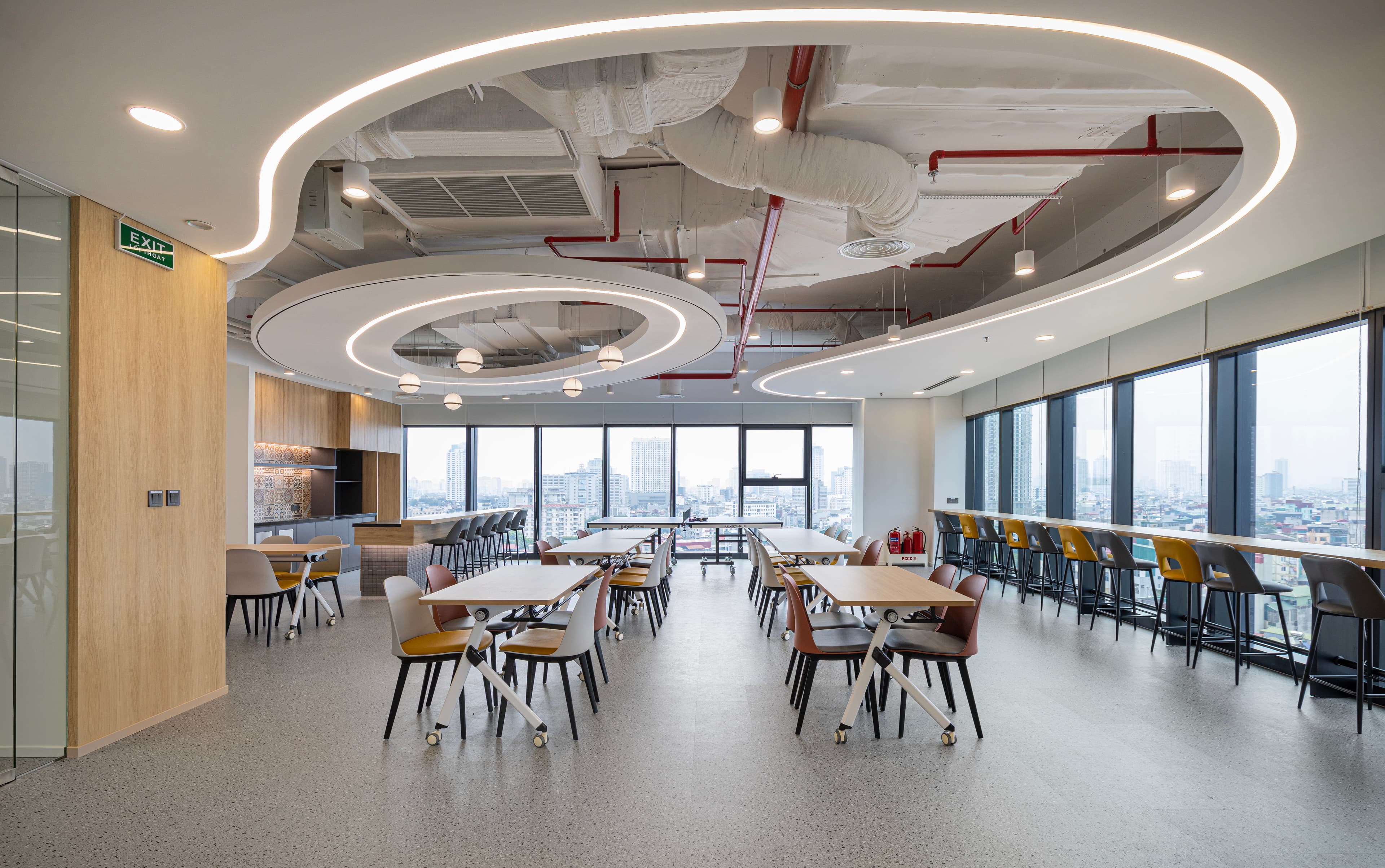 Infinite Loop - A Workplace That Never Stands Still - Hình 2