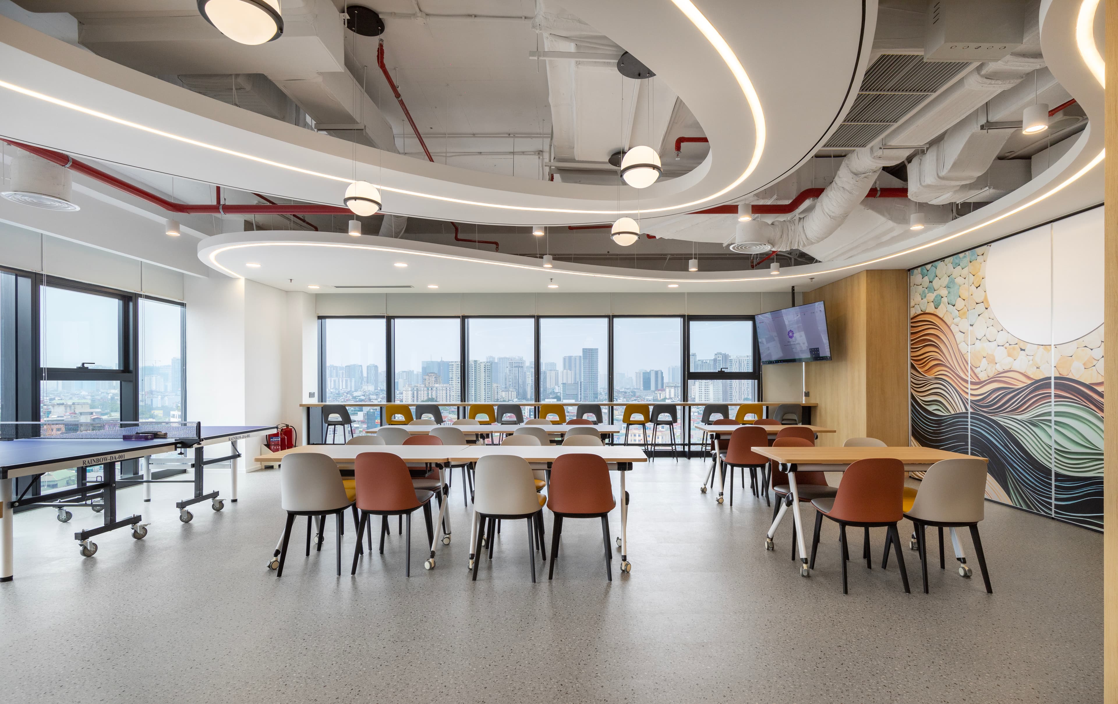 Infinite Loop - A Workplace That Never Stands Still - Hình 3